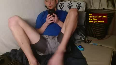 Snapshot of poppunk4life chatting on March 3, 10:17 am Kyle online show from March 3, 10:17 am