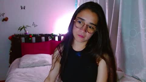 Snapshot of porcelainlux chatting on December 10, 4:24 am porcelainlux online show from December 10, 4:24 am