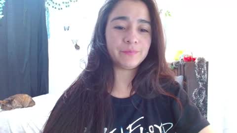 Snapshot of porcelainlux chatting on January 1, 12:53 am porcelainlux online show from January 1, 12:53 am