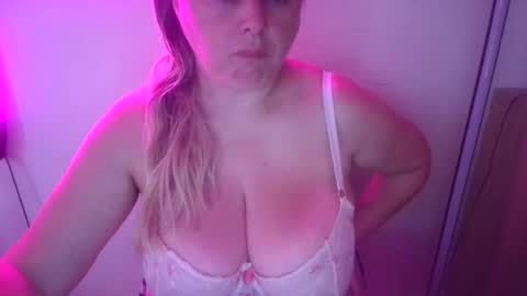 MelissOfficial online show from July 8, 6:07 am