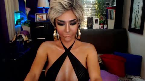 DivaGray online show from April 8, 9:26 pm