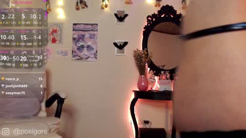 Snapshot of posigore chatting on December 11, 9:55 pm Anna Goth independient model online show from December 11, 9:55 pm