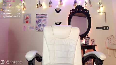 Snapshot of posigore chatting on December 19, 9:38 pm Anna Goth independient model online show from December 19, 9:38 pm