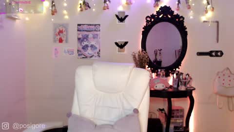 Snapshot of posigore chatting on December 23, 6:48 pm Anna Goth independient model online show from December 23, 6:48 pm