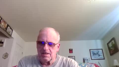 Snapshot of potato_chipz70 chatting on December 14, 3:17 pm potato_chipz70 online show from December 14, 3:17 pm