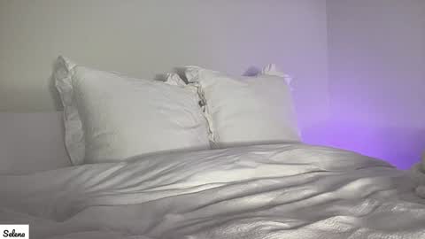 Snapshot of poutyselena chatting on December 28, 12:26 am Selena online show from December 28, 12:26 am