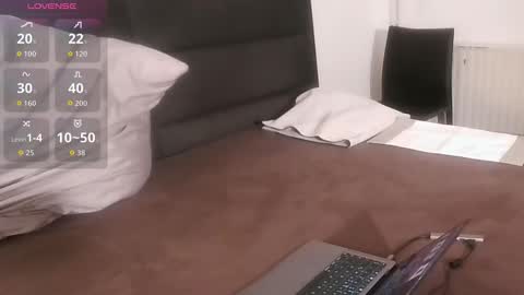 Snapshot of povaridad chatting on November 19, 4:40 pm Smooth Daddy online show from November 19, 4:40 pm