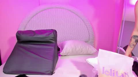 Snapshot of powder__ chatting on December 5, 11:30 am Powder online show from December 5, 11:30 am