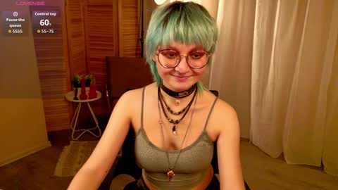 Snapshot of powderofgun chatting on May 4, 8:16 pm powderofgun online show from May 4, 8:16 pm
