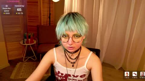 Snapshot of powderofgun chatting on May 5, 8:39 pm powderofgun online show from May 5, 8:39 pm
