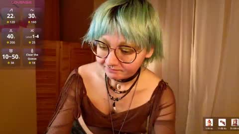 Snapshot of powderofgun chatting on May 7, 8:36 pm powderofgun online show from May 7, 8:36 pm