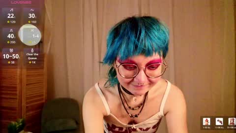 Snapshot of powderofgun chatting on June 6, 8:24 pm powderofgun online show from June 6, 8:24 pm
