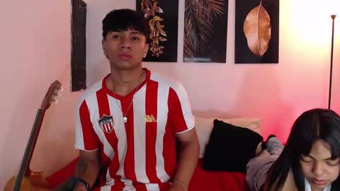 Snapshot of power_hot18 chatting on December 18, 2:10 am ALEX Y ALEXA online show from December 18, 2:10 am