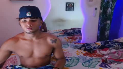 Snapshot of power_hot18 chatting on October 19, 4:57 am ALEX Y ALEXA online show from October 19, 4:57 am