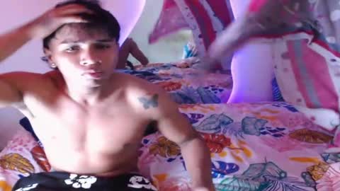 Snapshot of power_hot18 chatting on October 27, 4:27 am ALEX Y ALEXA online show from October 27, 4:27 am