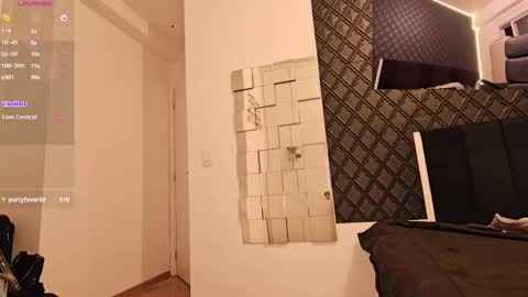 Snapshot of powercouplemix chatting on February 17, 5:04 am Ravena Rozz online show from February 17, 5:04 am