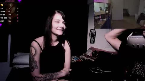 Snapshot of powercouplemix chatting on January 8, 1:52 am Ravena Rozz online show from January 8, 1:52 am