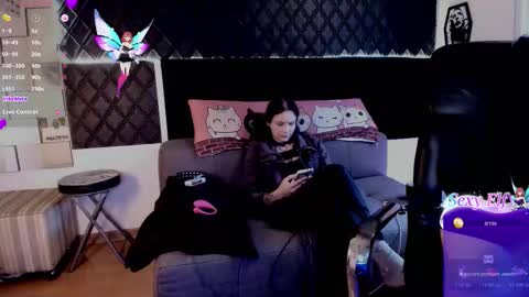 Snapshot of powercouplemix chatting on February 3, 9:09 pm Ravena Rozz online show from February 3, 9:09 pm