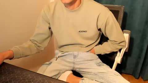 alex online show from November 26, 9:21 am