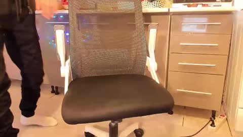 alex online show from December 3, 9:40 am