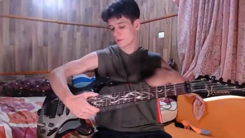 Snapshot of powertwinky chatting on December 7, 12:41 am chris independent online show from December 7, 12:41 am