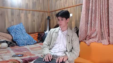 Snapshot of powertwinky chatting on February 17, 2:42 am chris independent online show from February 17, 2:42 am