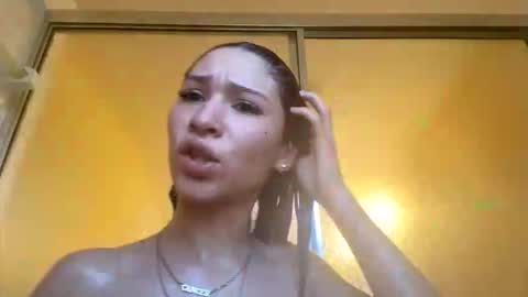 pr3ttynperla online show from November 14, 9:35 pm