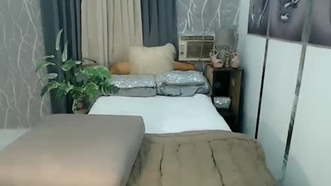 ur hot and wet precious online show from February 3, 6:40 am