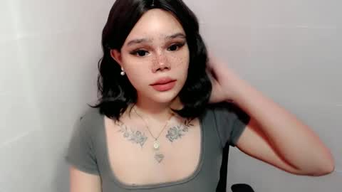 Snapshot of preciousangel69xxx chatting on December 6, 8:59 am MAXXINE online show from December 6, 8:59 am