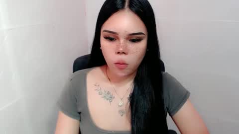 Snapshot of preciousangel69xxx chatting on December 12, 3:10 am MAXXINE online show from December 12, 3:10 am