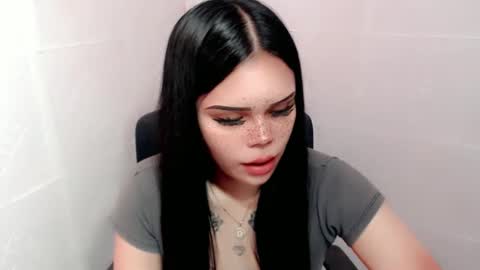 Snapshot of preciousangel69xxx chatting on December 15, 2:52 am MAXXINE online show from December 15, 2:52 am