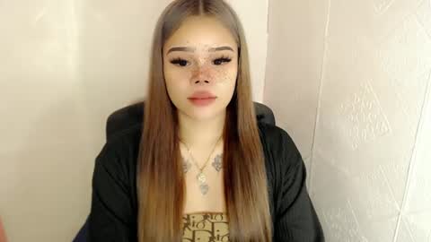 Snapshot of preciousangel69xxx chatting on February 17, 11:02 am MAXXINE online show from February 17, 11:02 am