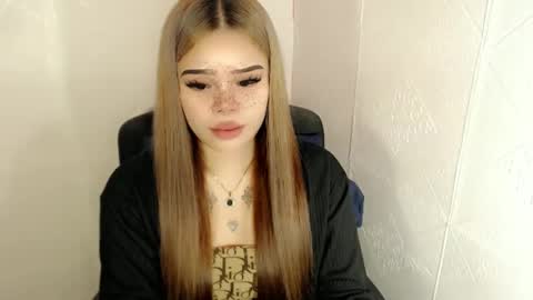 Snapshot of preciousangel69xxx chatting on March 4, 3:33 am MAXXINE online show from March 4, 3:33 am