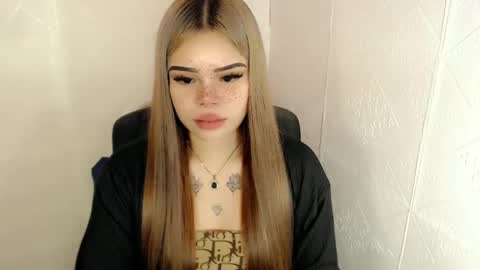 Snapshot of preciousangel69xxx chatting on March 6, 1:05 am MAXXINE online show from March 6, 1:05 am