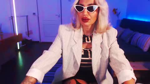 Snapshot of preggyhotmommy chatting on December 8, 3:00 am Victoria online show from December 8, 3:00 am