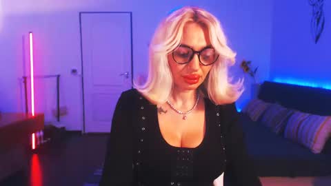 Snapshot of preggyhotmommy chatting on December 30, 9:50 pm Victoria online show from December 30, 9:50 pm