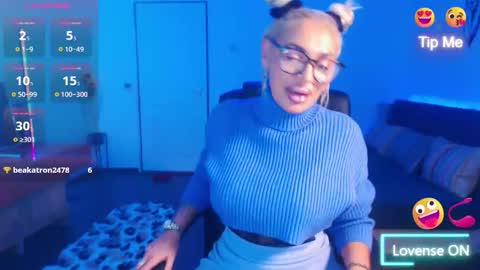 Snapshot of preggyhotmommy chatting on December 1, 9:09 pm Victoria online show from December 1, 9:09 pm