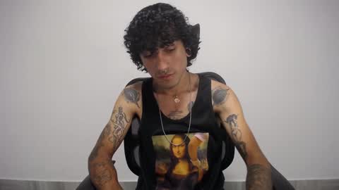 Plux online show from February 6, 8:02 pm