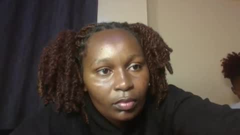 Snapshot of prettie_essy chatting on December 15, 12:53 pm Essy online show from December 15, 12:53 pm