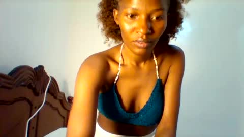 Snapshot of prettie_petitee chatting on July 11, 11:35 am prettie_petitee online show from July 11, 11:35 am