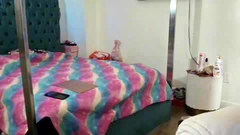 Yasmine pretty online show from January 7, 10:18 am