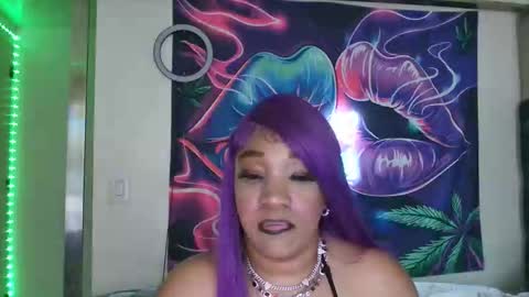 Snapshot of pretty69queen chatting on May 22, 10:59 pm Yasmine pretty online show from May 22, 10:59 pm