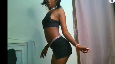 Snapshot of pretty__lisa chatting on January 31, 11:14 pm pretty__lisa online show from January 31, 11:14 pm