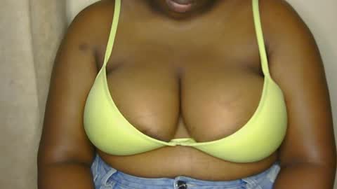 Snapshot of pretty_bums chatting on July 21, 2:19 pm chichi online show from July 21, 2:19 pm
