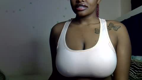 Snapshot of pretty_daina3 chatting on July 5, 8:27 pm pretty_daina3 online show from July 5, 8:27 pm