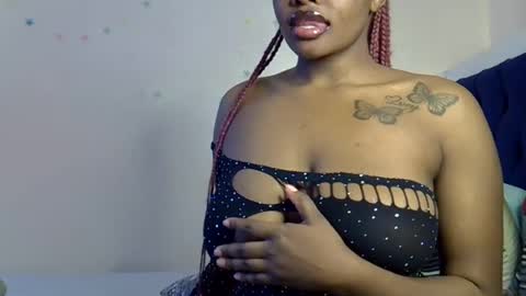 Snapshot of pretty_daina3 chatting on July 6, 9:39 am pretty_daina3 online show from July 6, 9:39 am