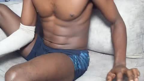 Snapshot of pretty_dollx01 chatting on June 13, 8:12 am Pretty dollx01 online show from June 13, 8:12 am
