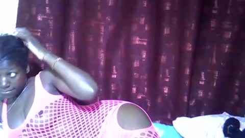 pretty_ebby online show from June 28, 12:11 pm