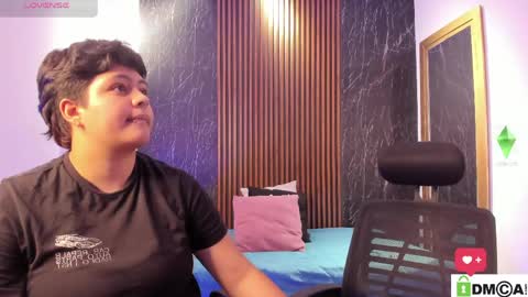 pretty_honey22 online show from June 2, 8:33 pm