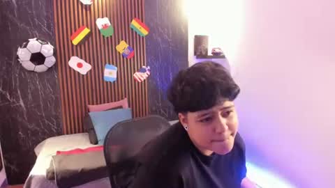 pretty_honey22 online show from June 19, 1:32 am